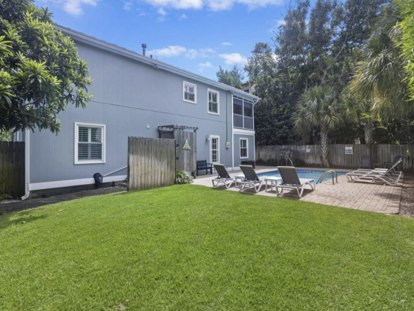 Classic Isle of Palms Bungalow 2 blocks to the beach with private pool